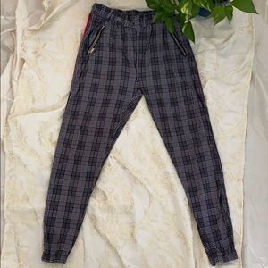 🖤Plaid joggers with Red accents🖤